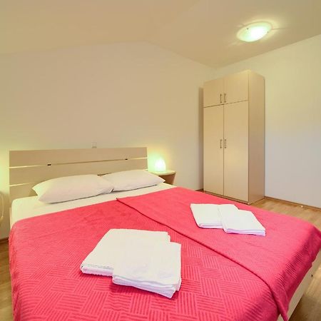 Apartments Ivica Krk Island سيلو المظهر الخارجي الصورة