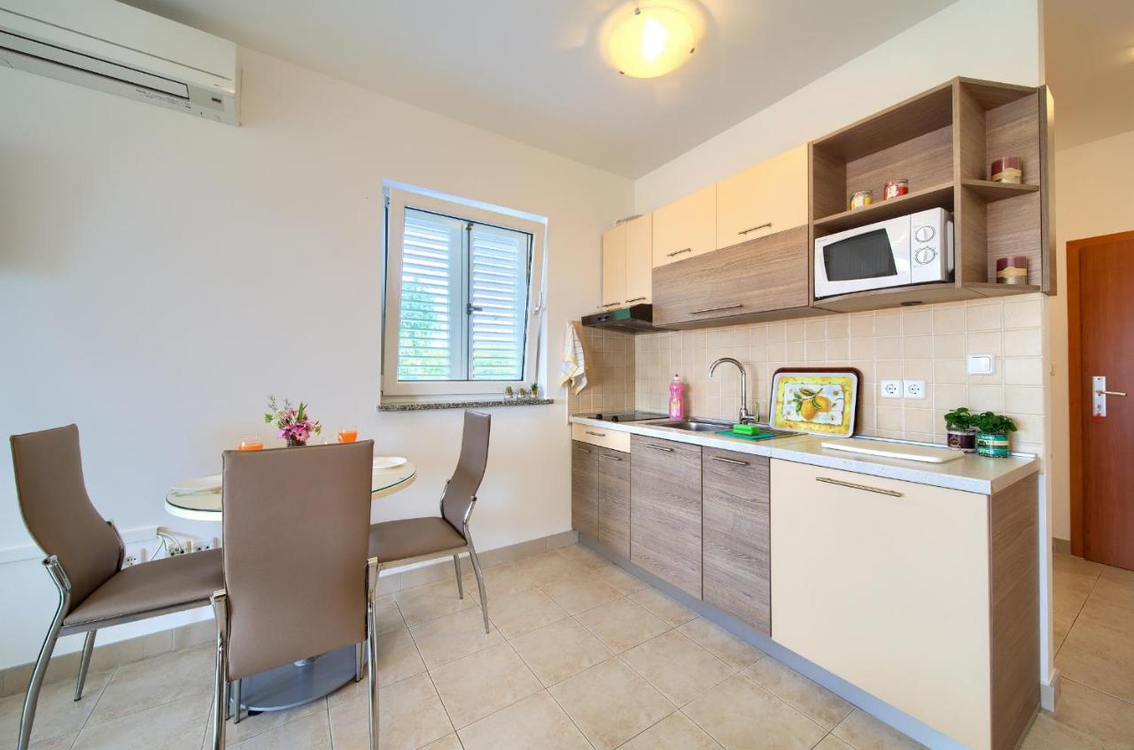 Apartments Ivica Krk Island سيلو المظهر الخارجي الصورة