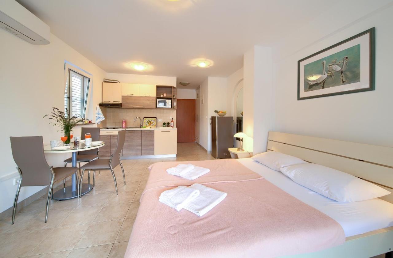 Apartments Ivica Krk Island سيلو المظهر الخارجي الصورة