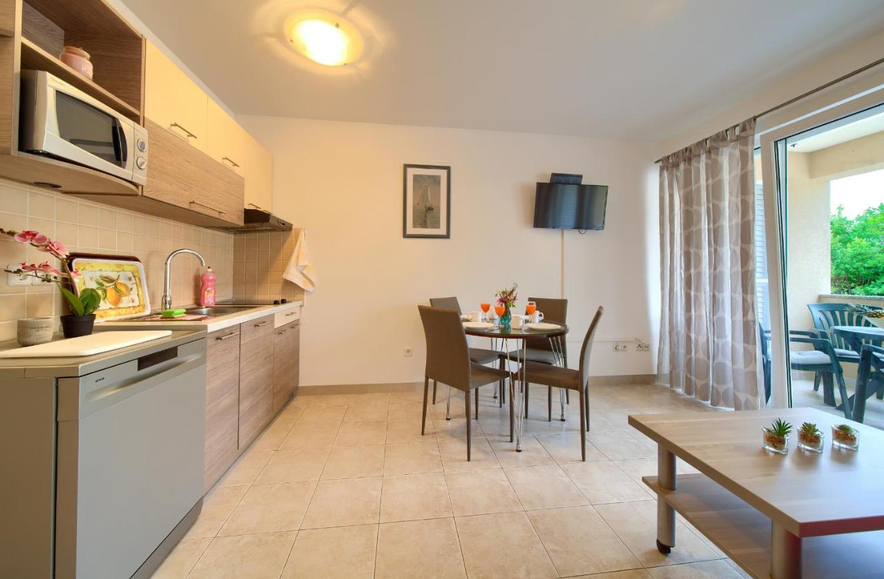 Apartments Ivica Krk Island سيلو المظهر الخارجي الصورة