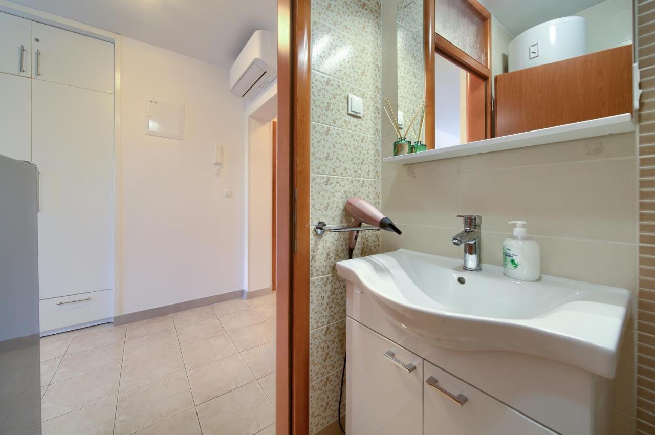 Apartments Ivica Krk Island سيلو المظهر الخارجي الصورة