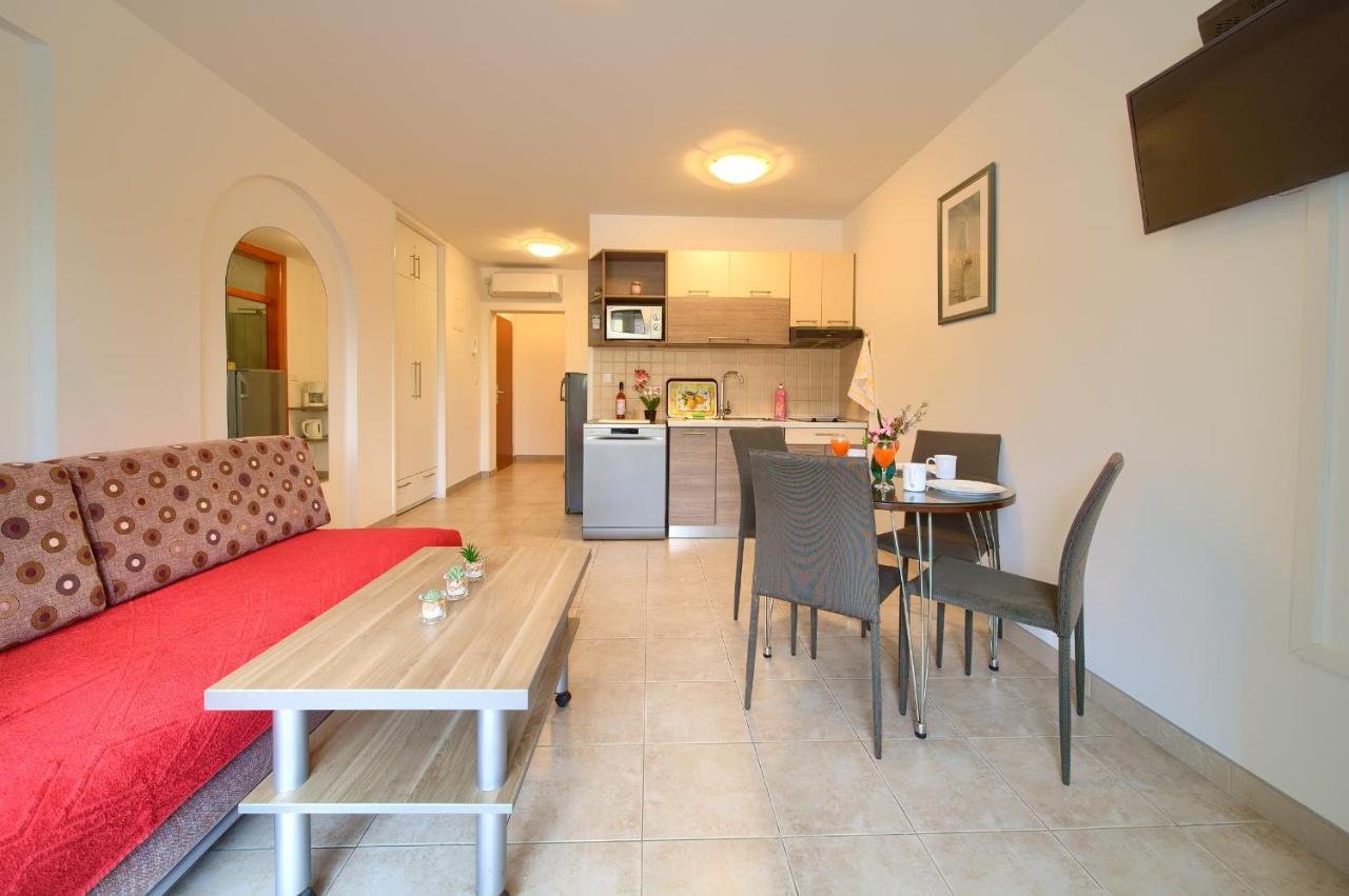 Apartments Ivica Krk Island سيلو المظهر الخارجي الصورة
