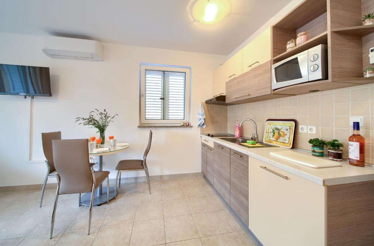 Apartments Ivica Krk Island سيلو المظهر الخارجي الصورة